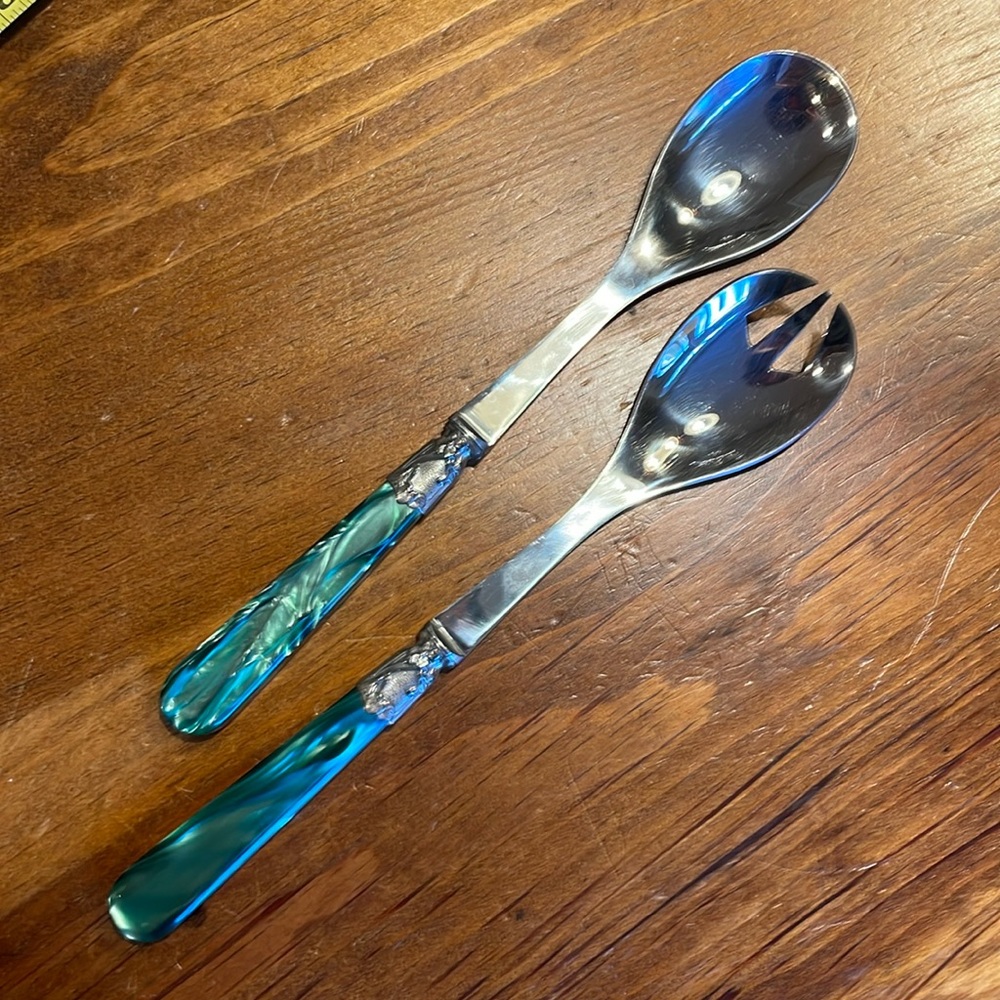 Salad servers